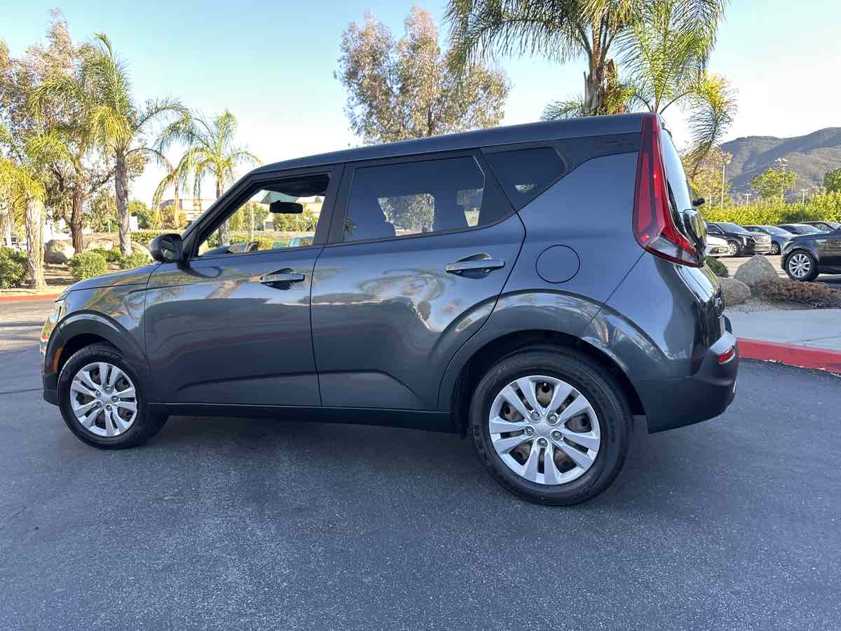 2021 Kia Soul LX - Photo 18