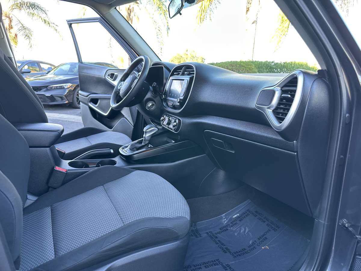 2021 Kia Soul LX - Photo 23