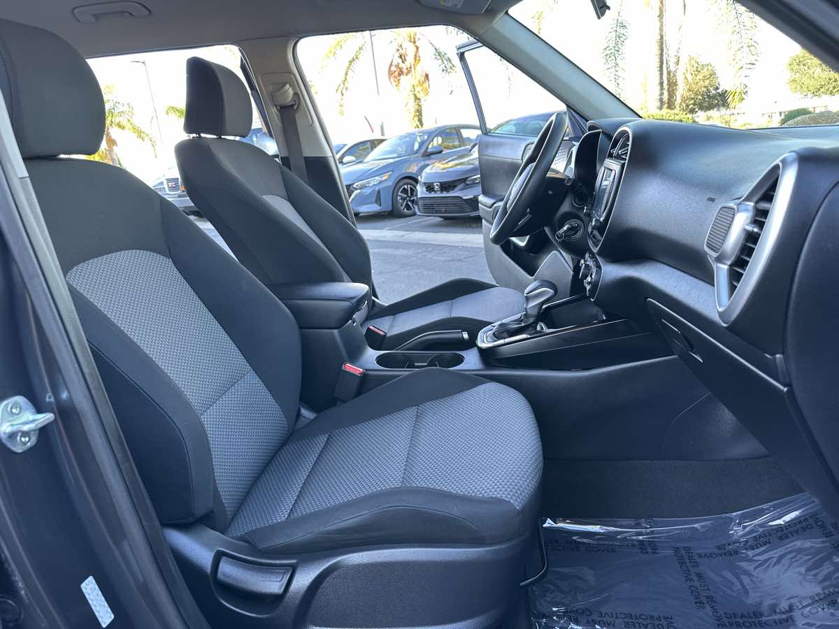 2021 Kia Soul LX - Photo 24
