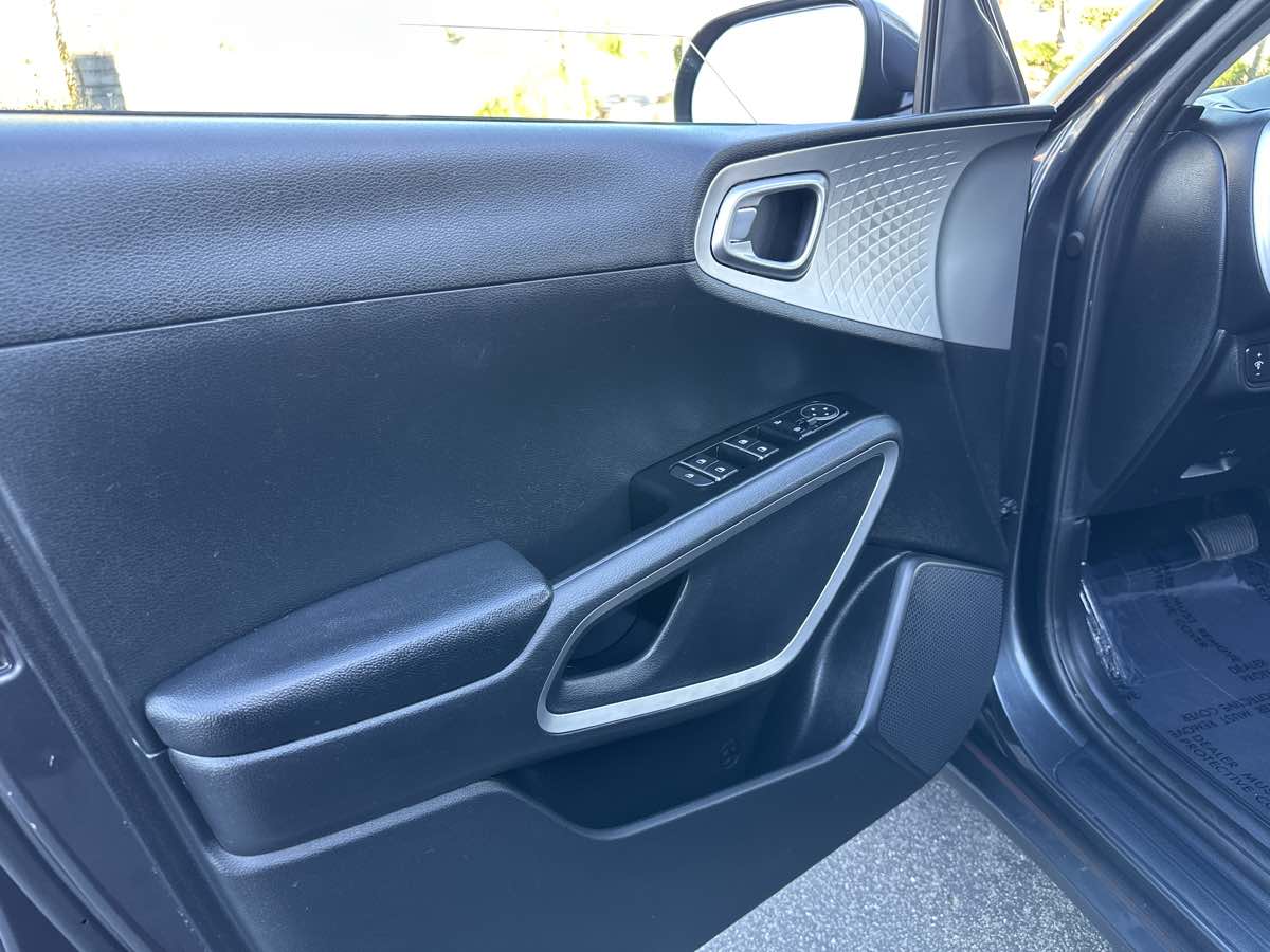 2021 Kia Soul LX - Photo 26