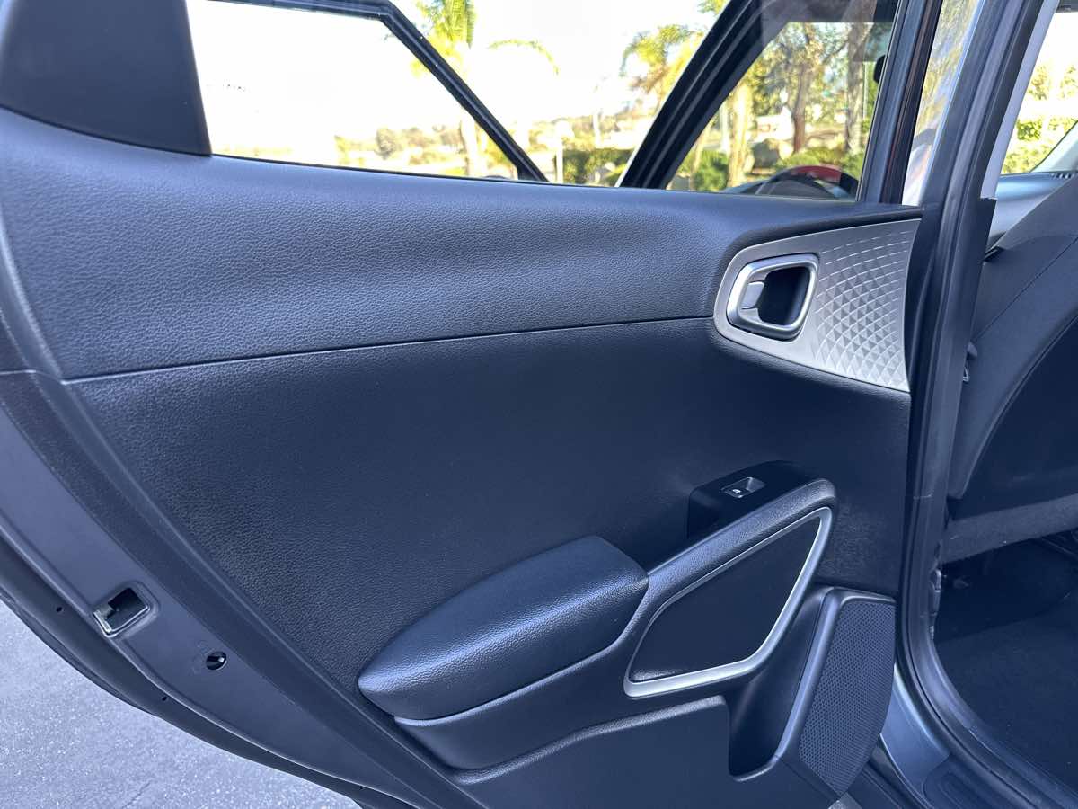 2021 Kia Soul LX - Photo 27
