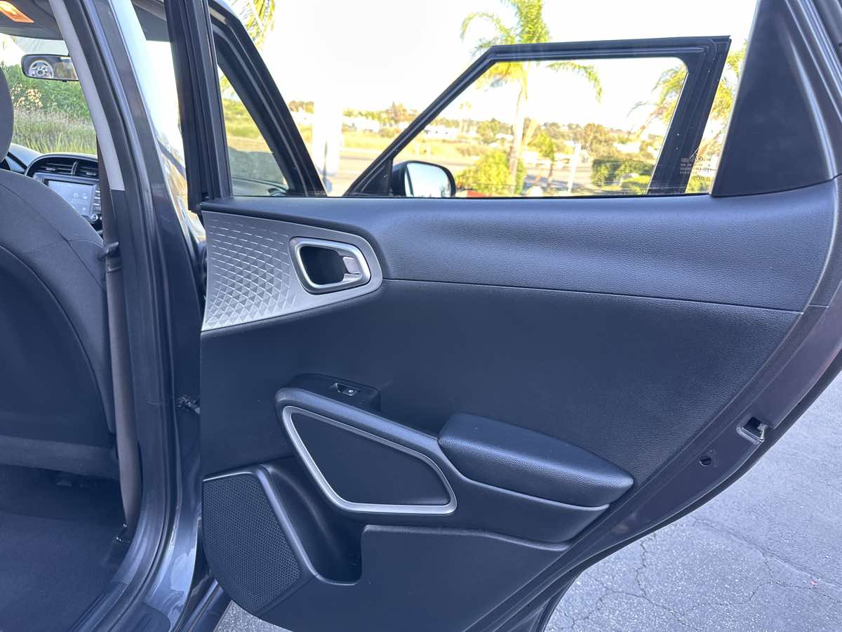 2021 Kia Soul LX - Photo 29