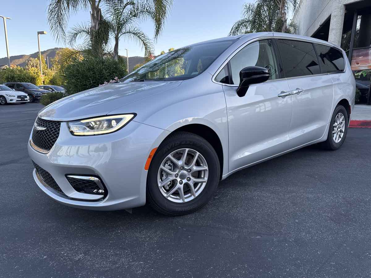 2024 Chrysler Pacifica Touring L photo 15