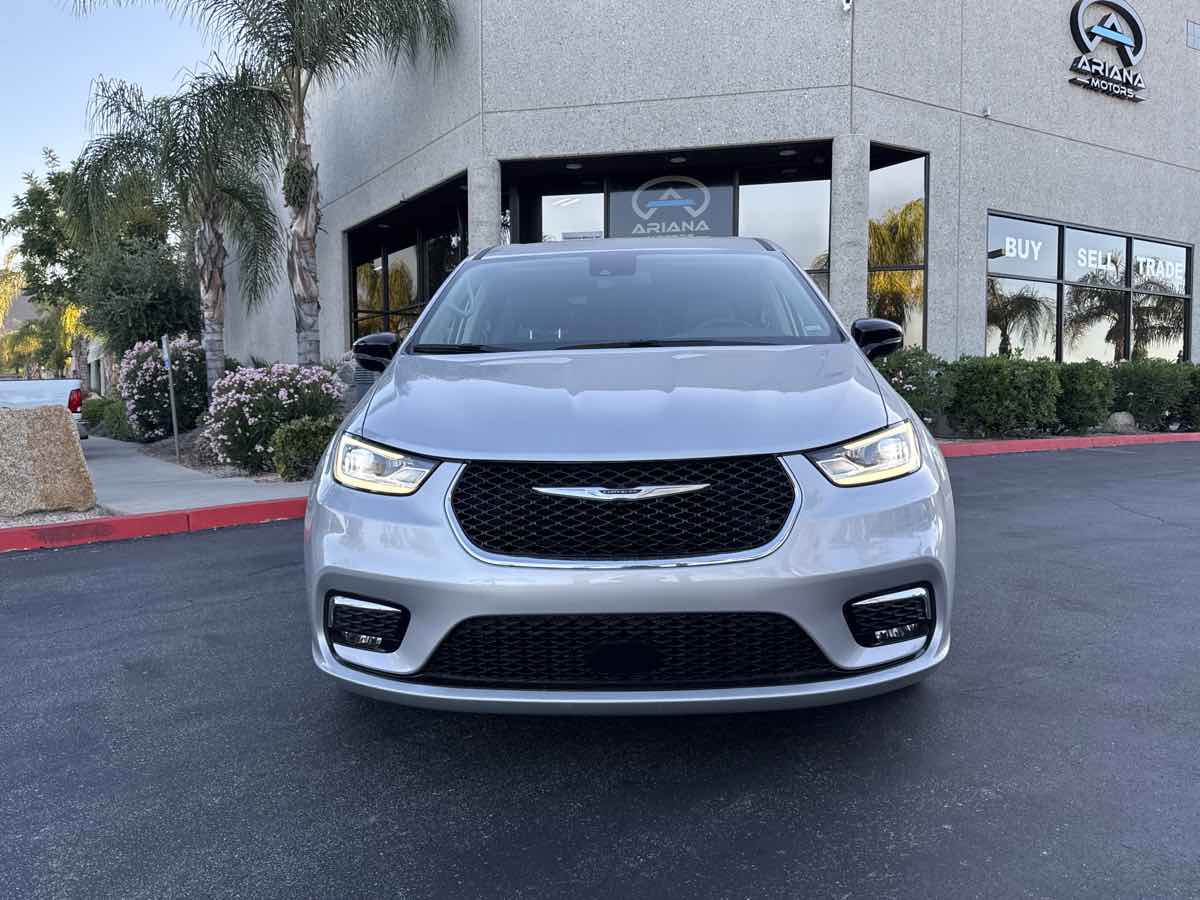 2024 Chrysler Pacifica Touring L photo 5