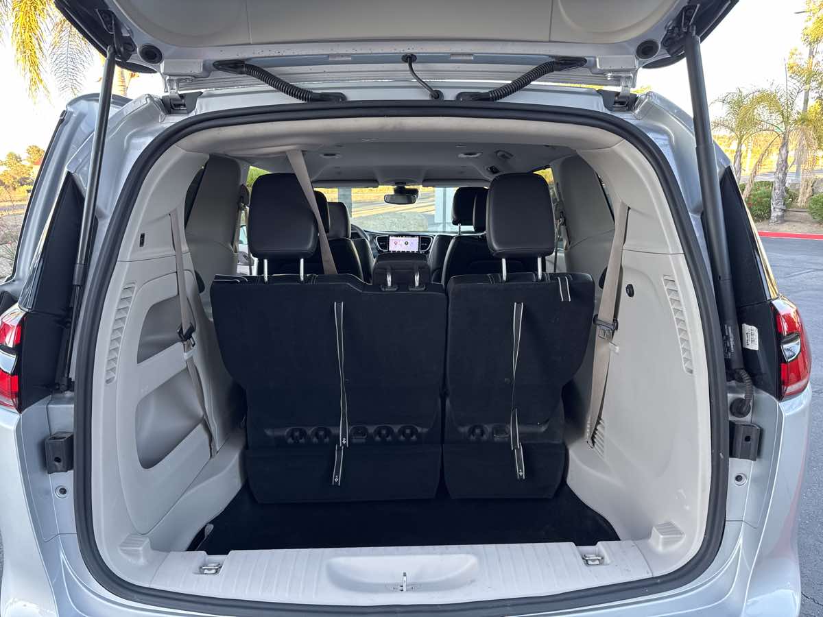 2024 Chrysler Pacifica Touring L photo 24