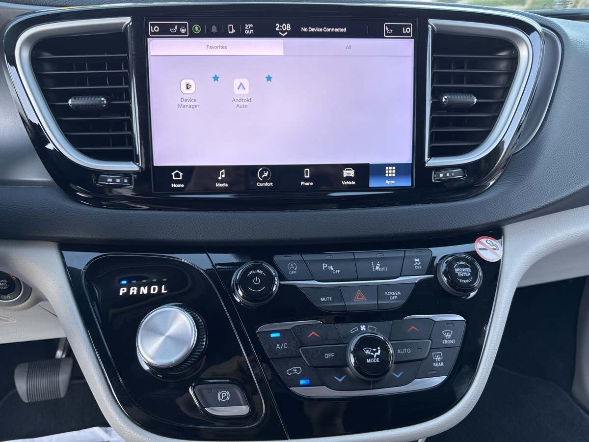 2024 Chrysler Pacifica Touring L photo 25