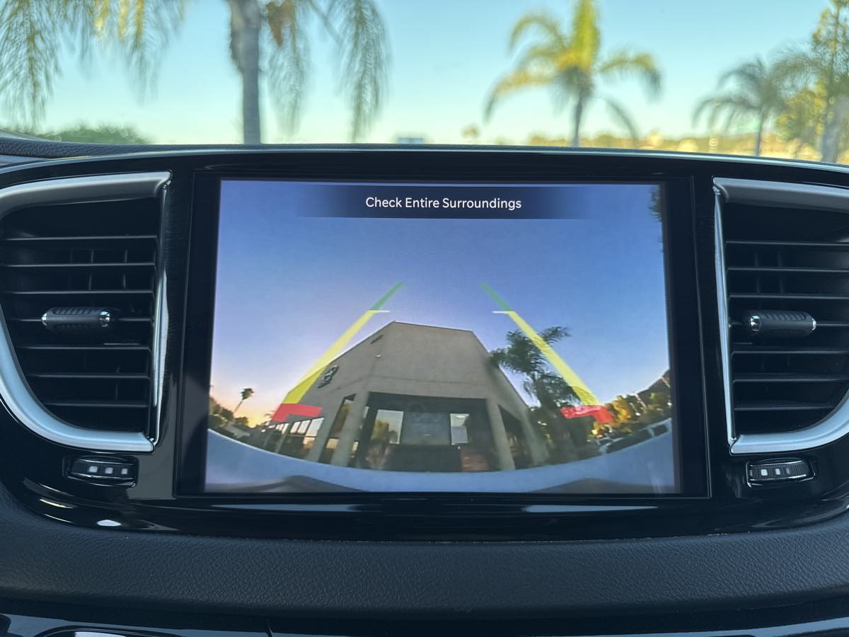 2024 Chrysler Pacifica Touring L photo 27