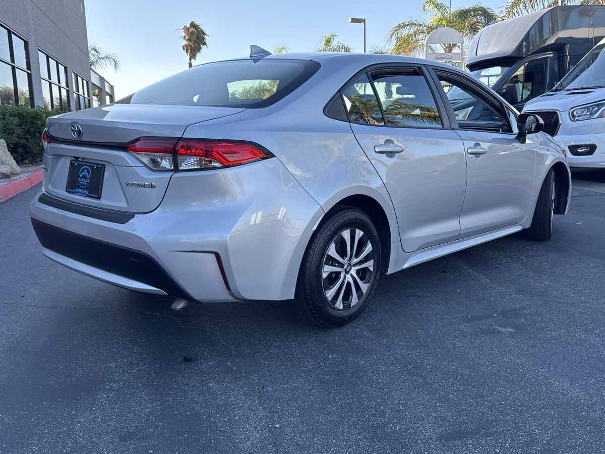 2022 Toyota Corolla Hybrid LE photo 4