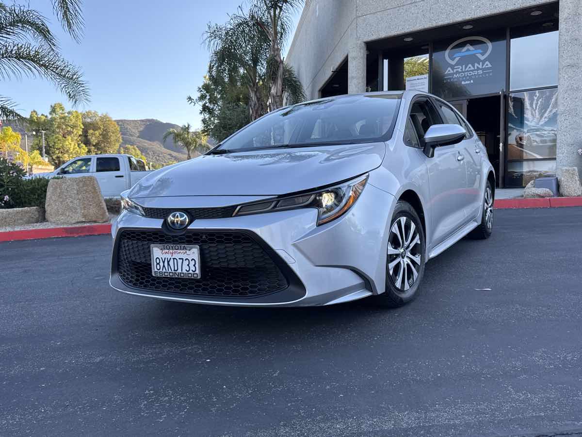 2022 Toyota Corolla Hybrid LE photo 2
