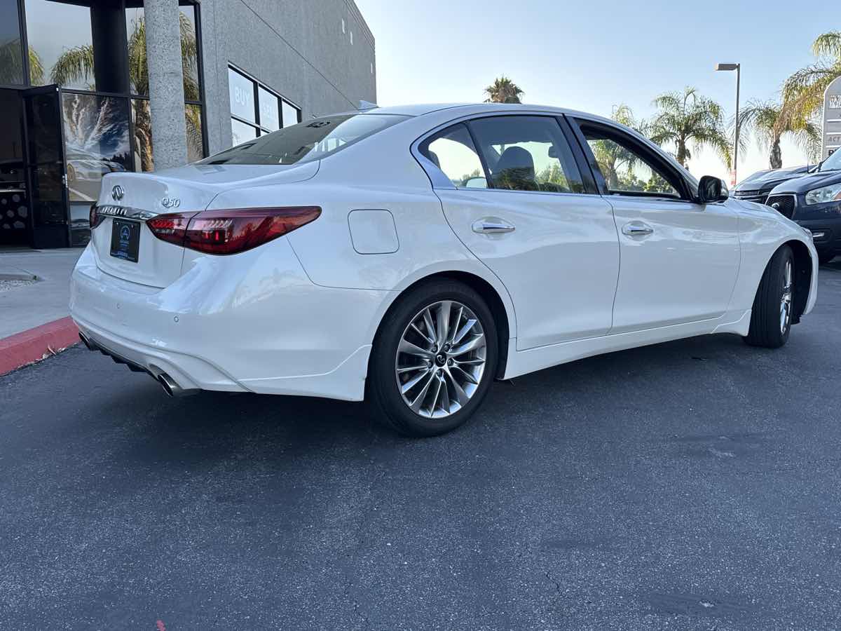 2023 Infiniti Q50 LUXE photo 3