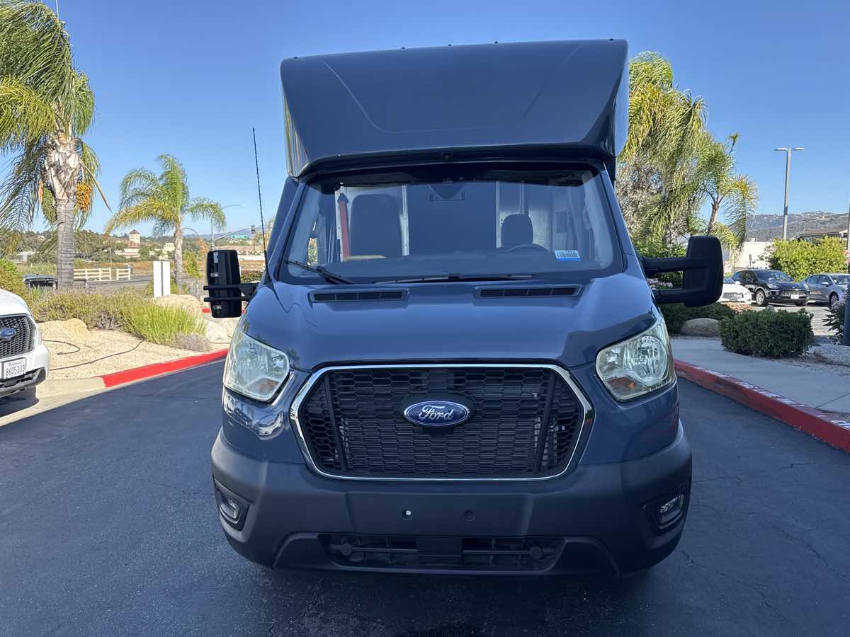 2022 Ford Transit Cutaway photo 2