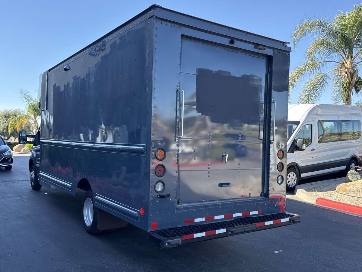 2022 Ford Transit Cutaway photo 5
