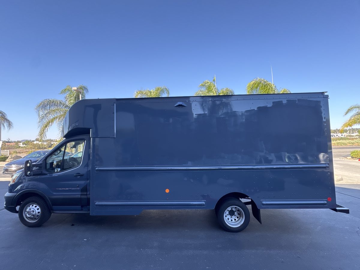2022 Ford Transit Cutaway photo 6