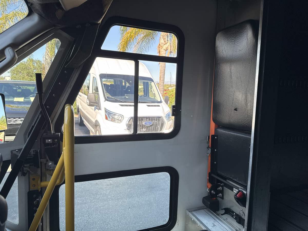 2022 Ford Transit Cutaway photo 11
