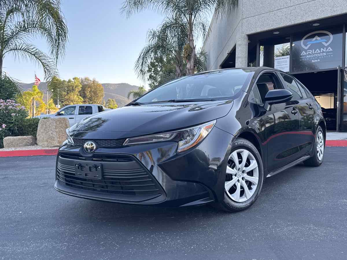 2024 Toyota Corolla LE photo 2