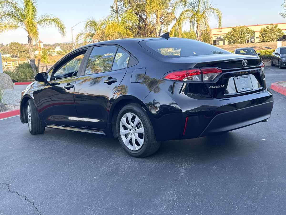 2024 Toyota Corolla LE photo 4