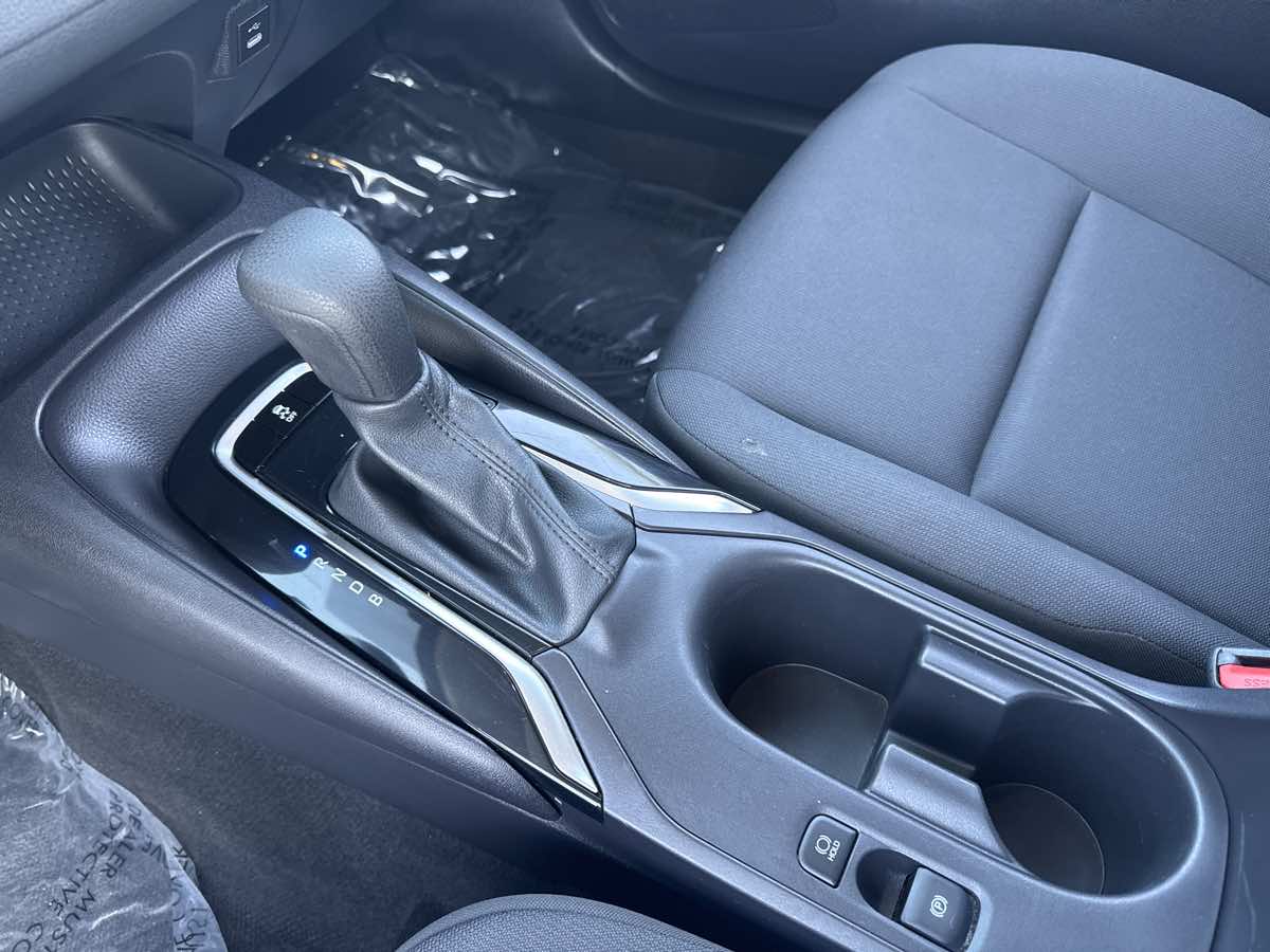 2024 Toyota Corolla LE photo 32