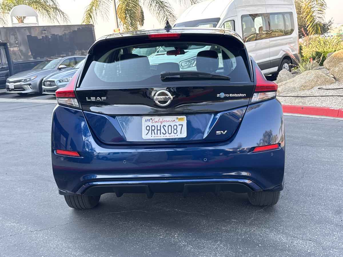 2022 Nissan Leaf SV photo 17