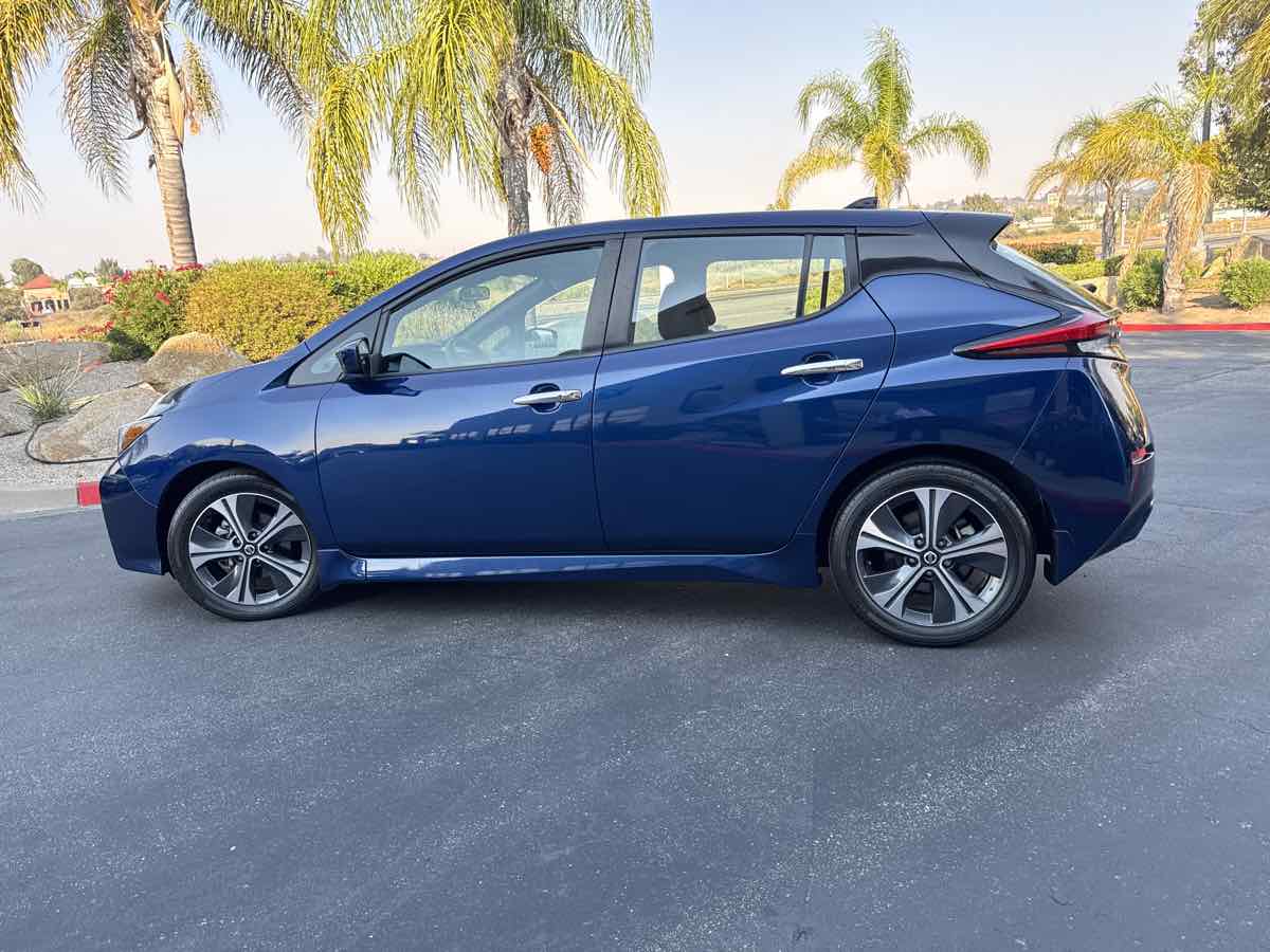 2022 Nissan Leaf SV photo 14