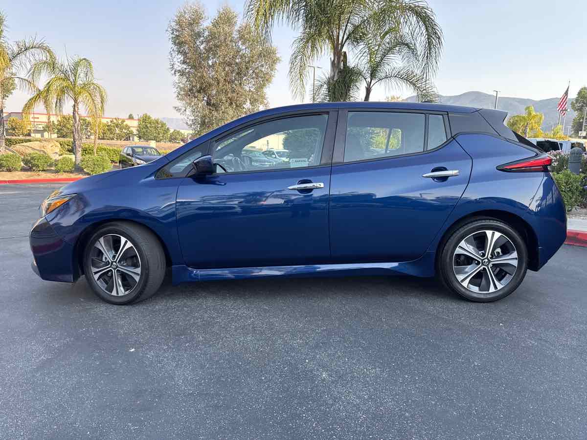 2022 Nissan Leaf SV photo 9