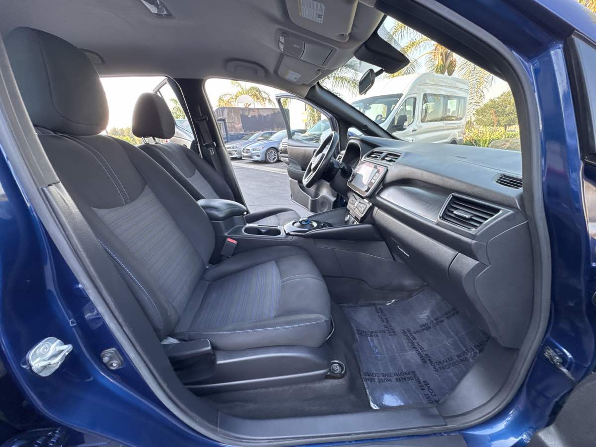 2022 Nissan Leaf SV photo 21