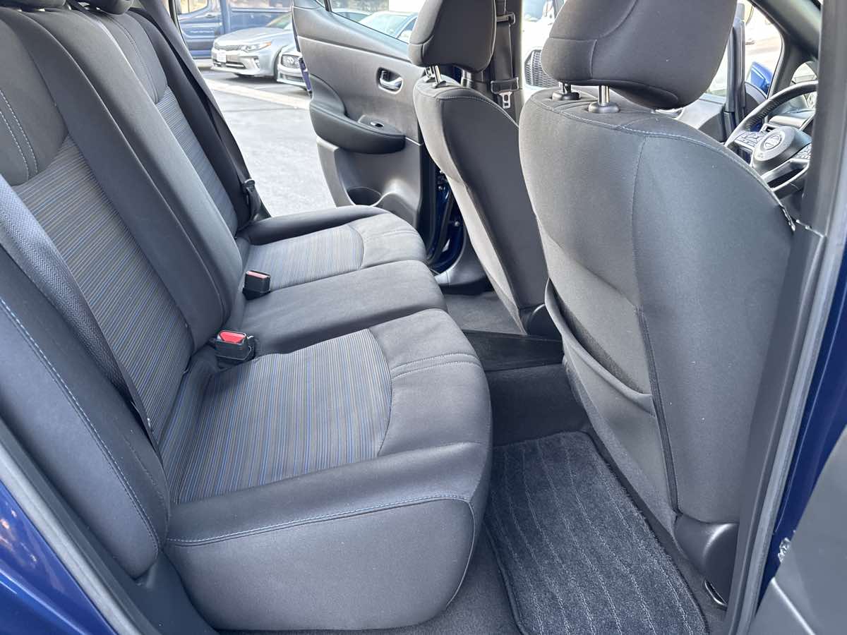 2022 Nissan Leaf SV photo 23