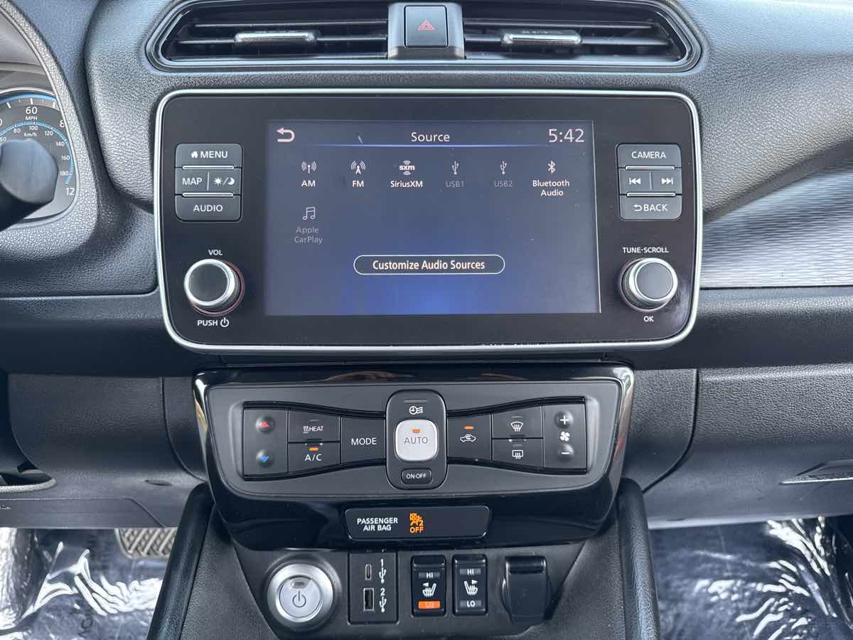 2022 Nissan Leaf SV photo 25