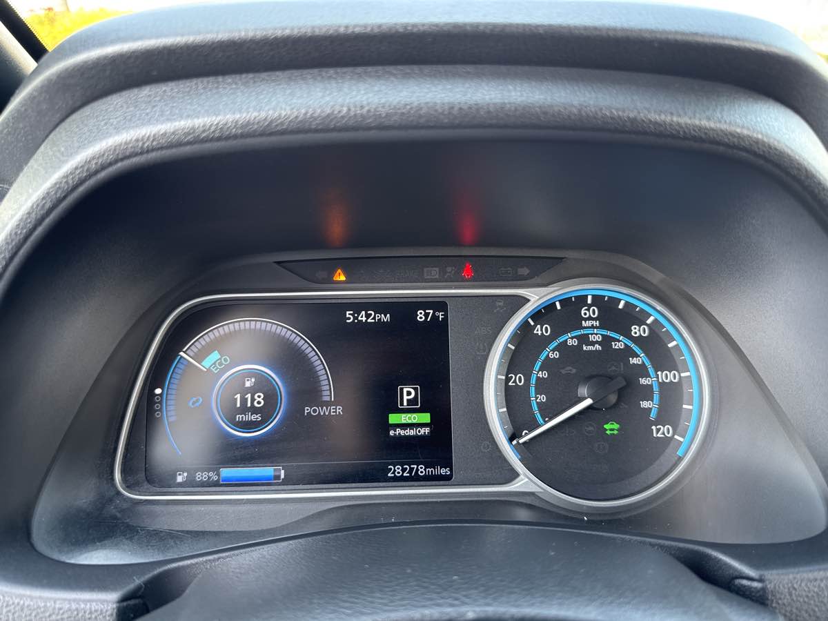 2022 Nissan Leaf SV photo 28
