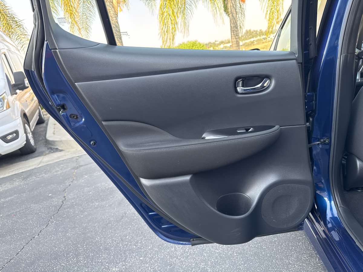 2022 Nissan Leaf SV photo 30