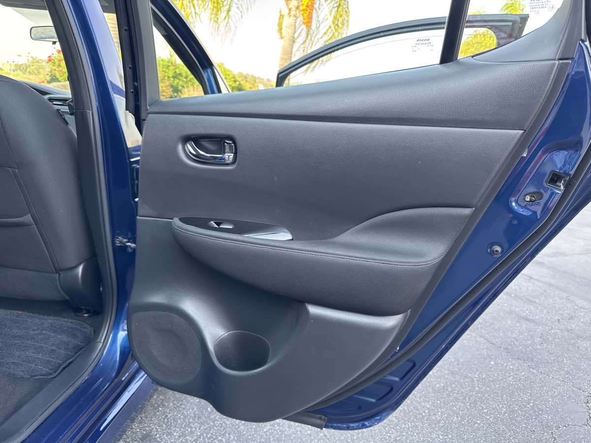 2022 Nissan Leaf SV photo 31