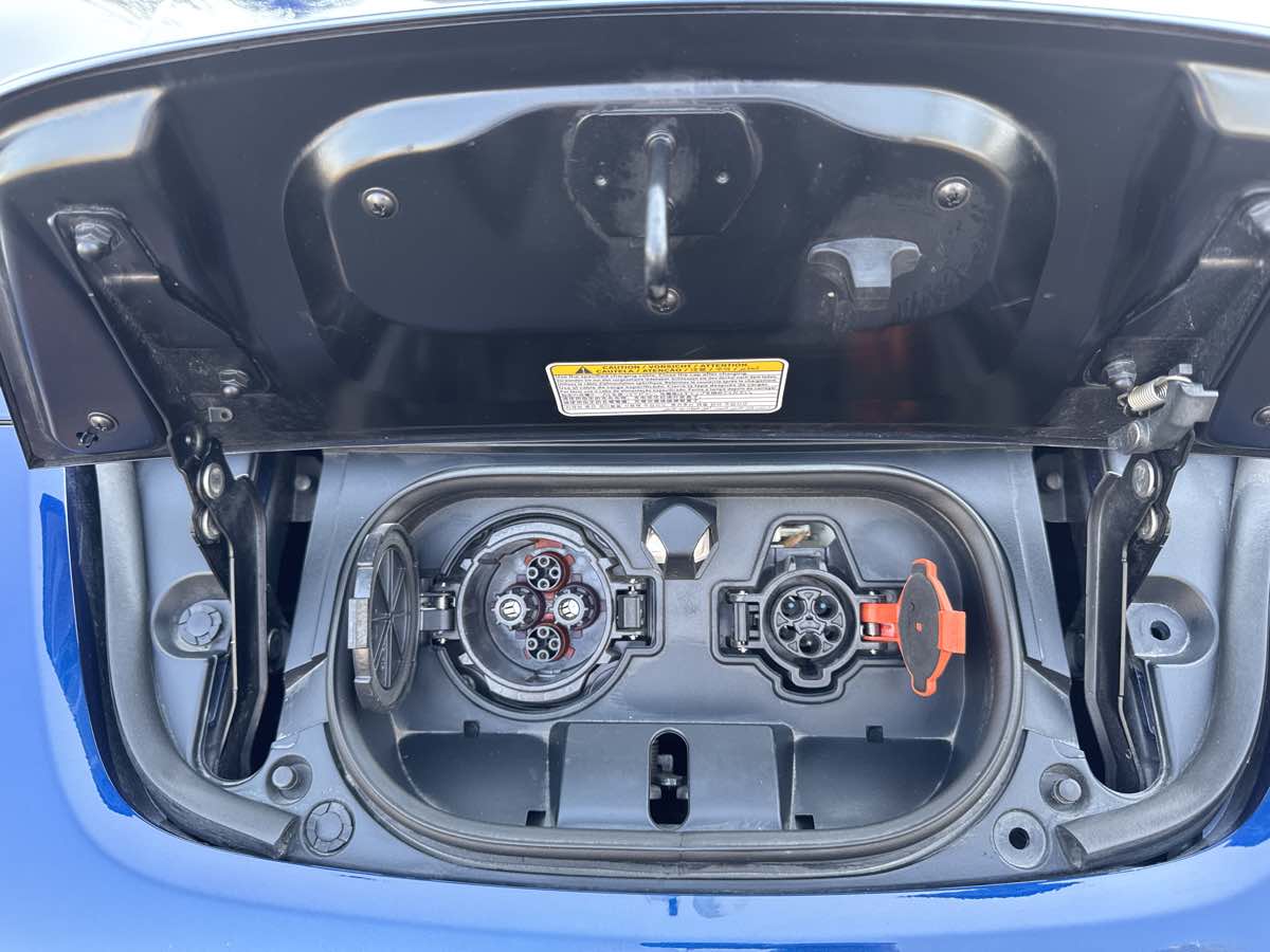 2022 Nissan Leaf SV photo 35