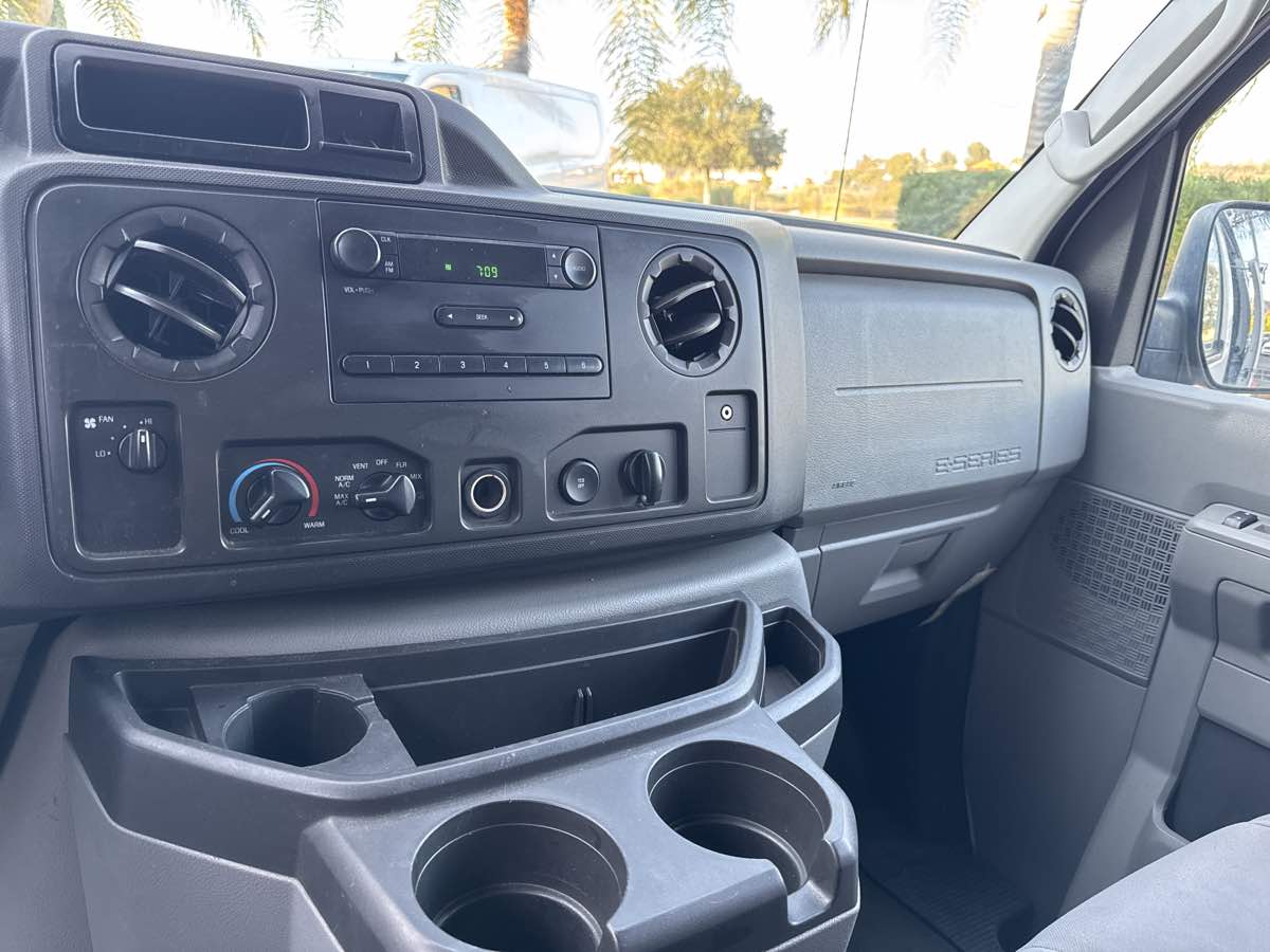 2013 Ford E-150 photo 11