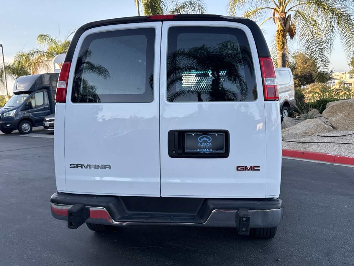 2023 Gmc Savana Cargo 2500 photo 2