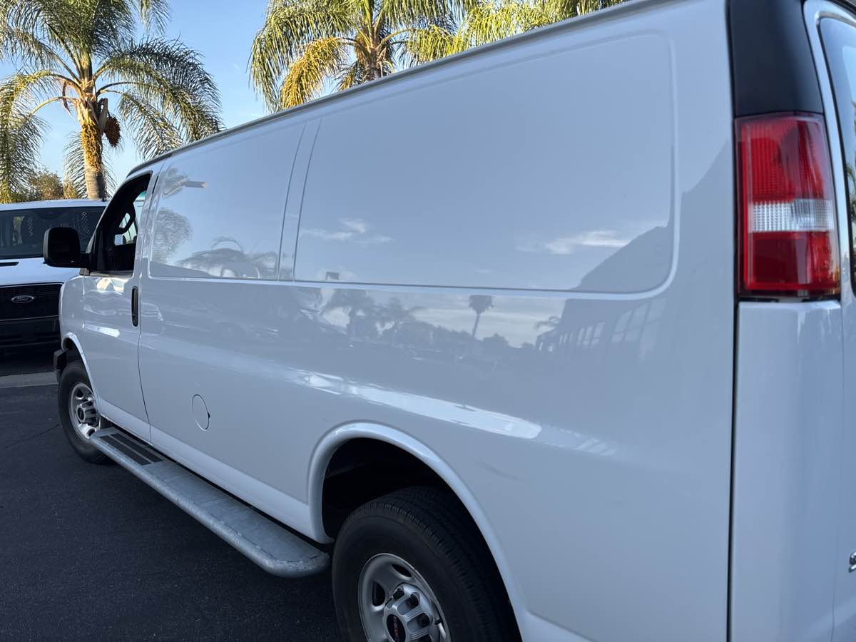 2023 Gmc Savana Cargo 2500 photo 3