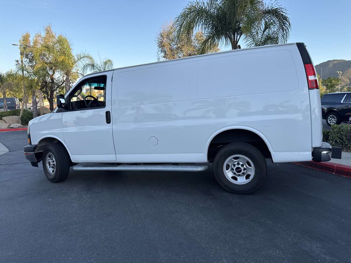 2023 Gmc Savana Cargo 2500 photo 8