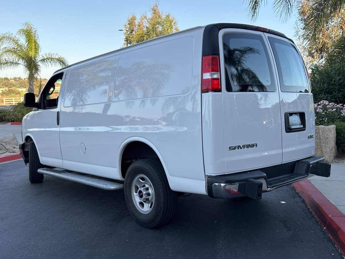 2023 Gmc Savana Cargo 2500 photo 11