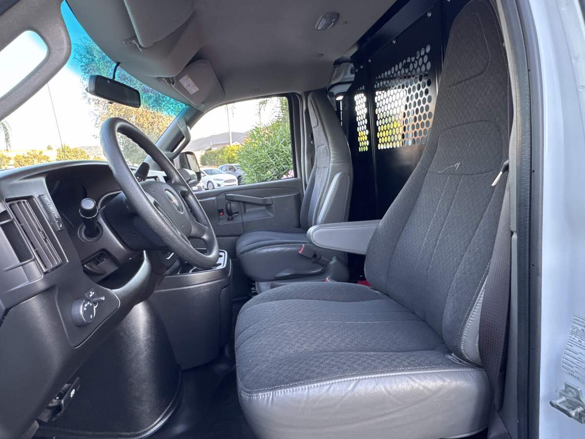 2023 Gmc Savana Cargo 2500 photo 12