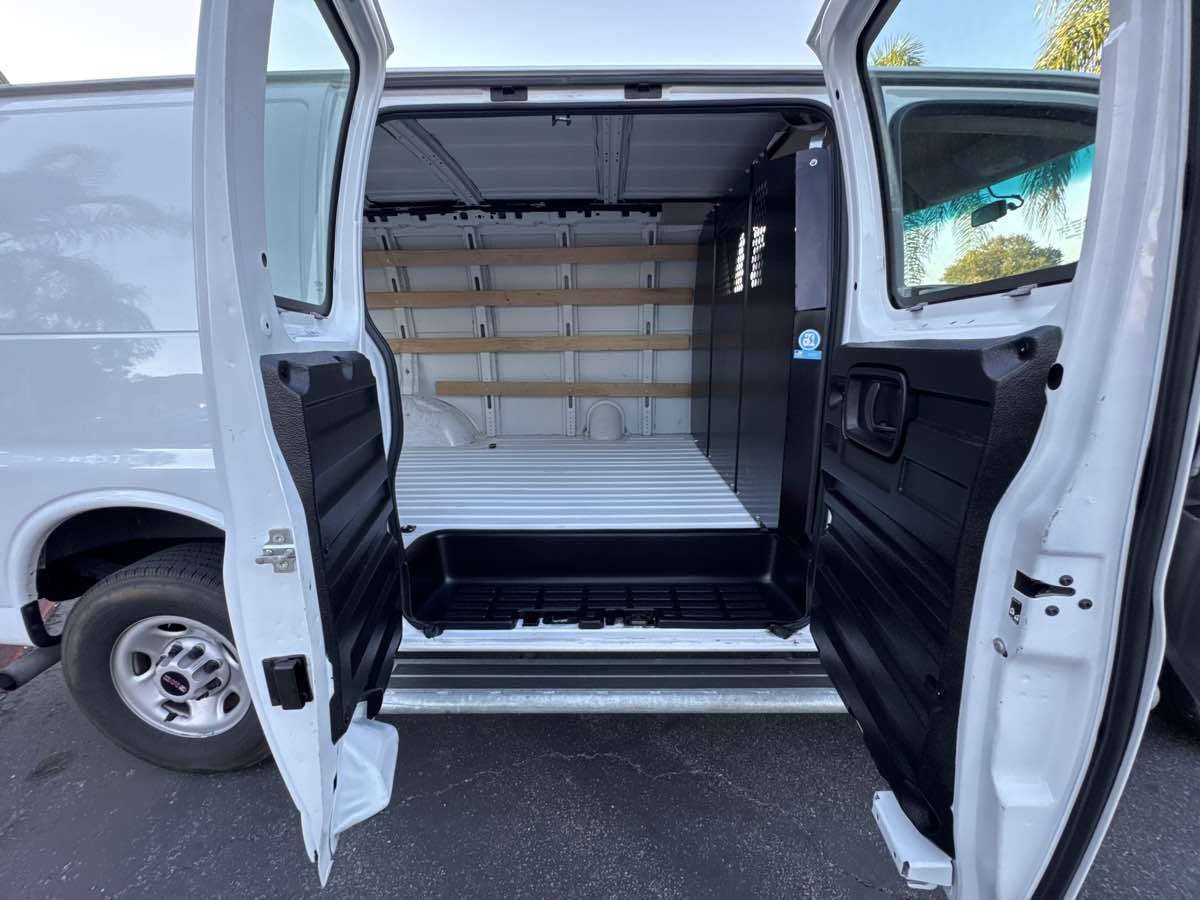 2023 Gmc Savana Cargo 2500 photo 16