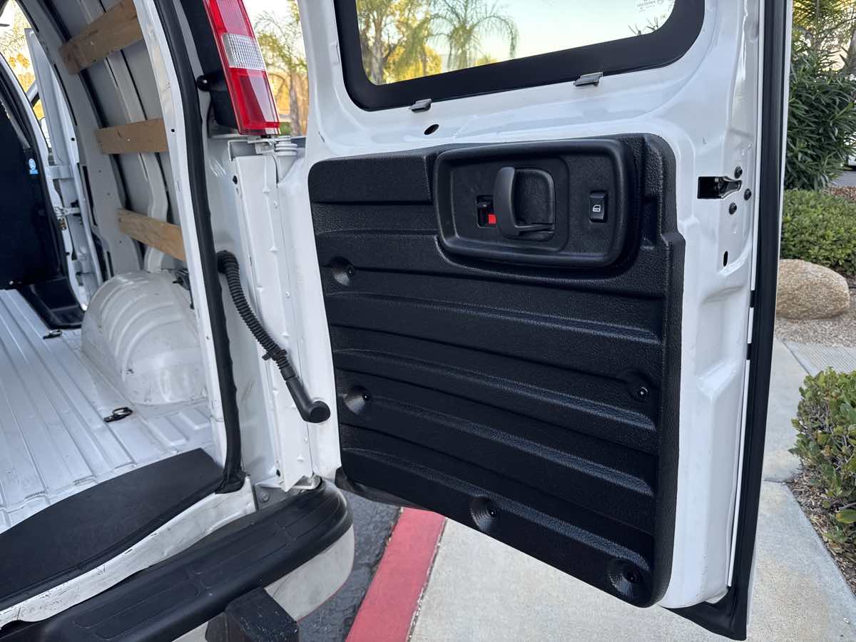 2023 Gmc Savana Cargo 2500 photo 18