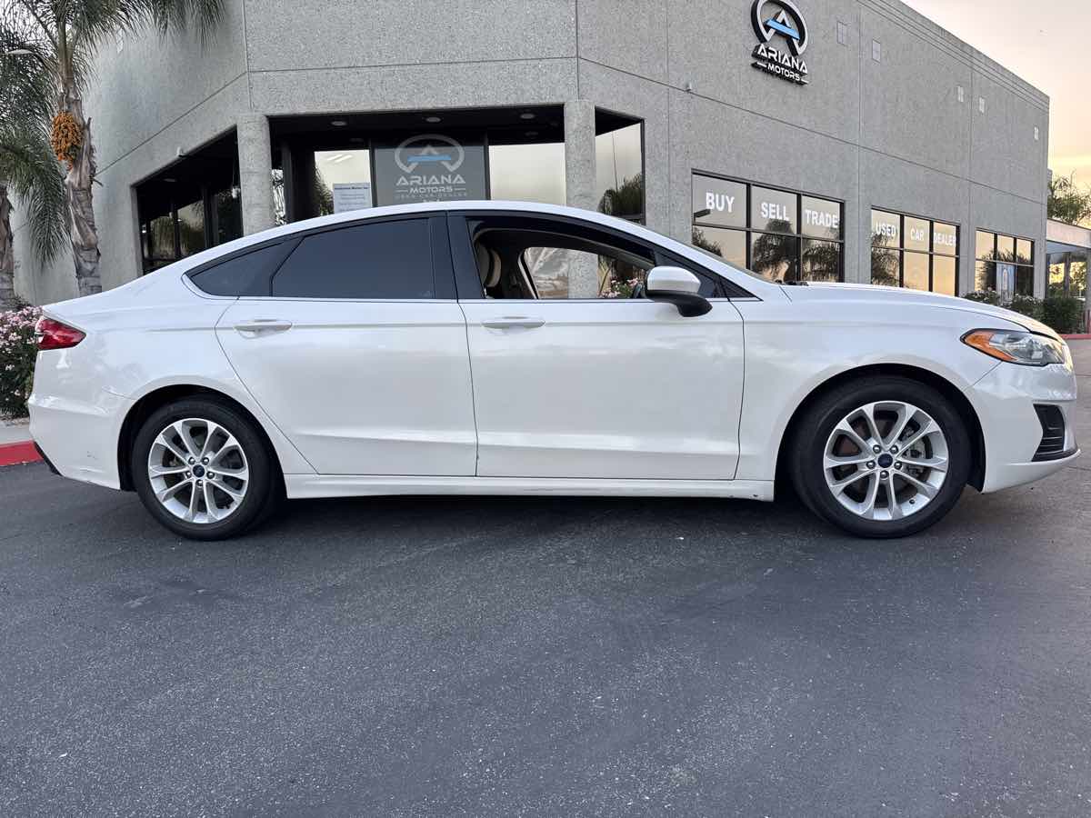 2020 Ford Fusion Hybrid SE photo 13