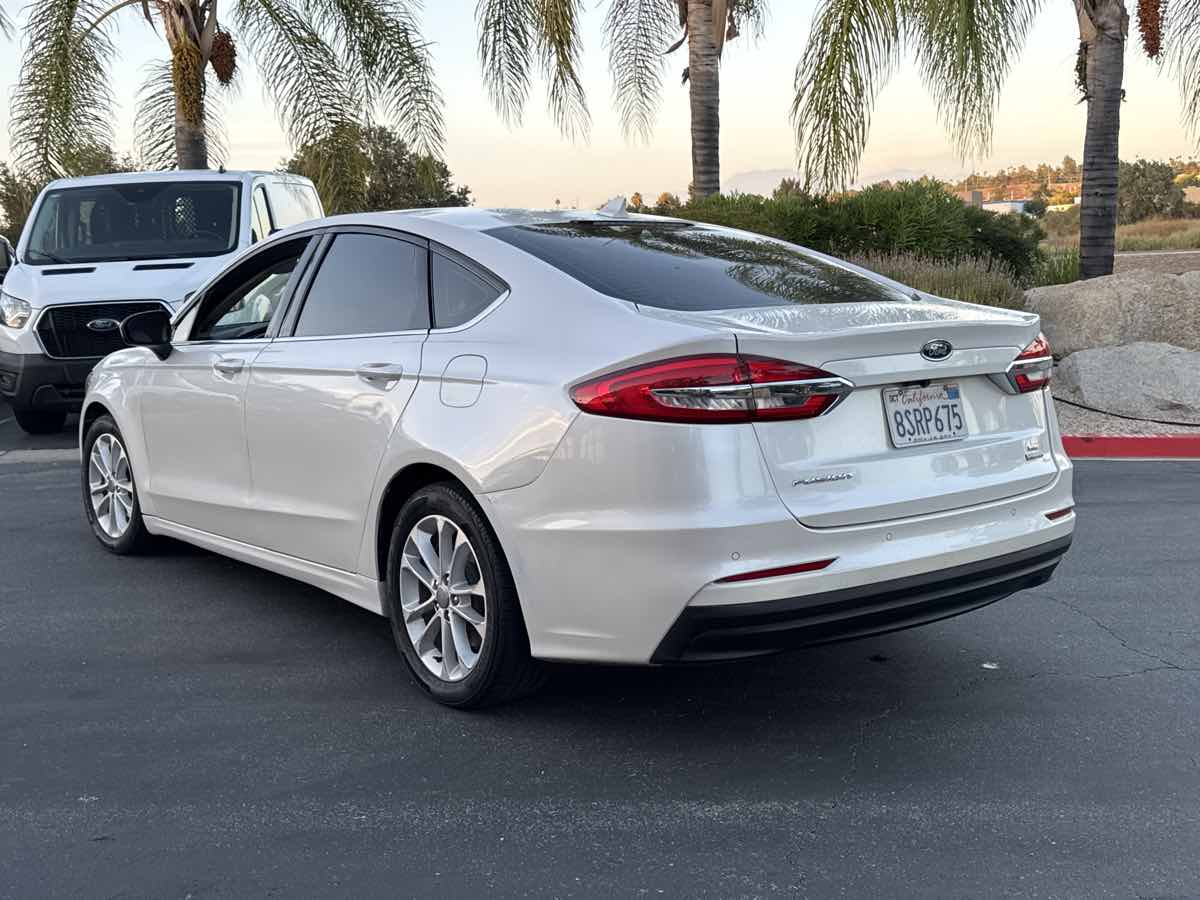 2020 Ford Fusion Hybrid SE photo 3