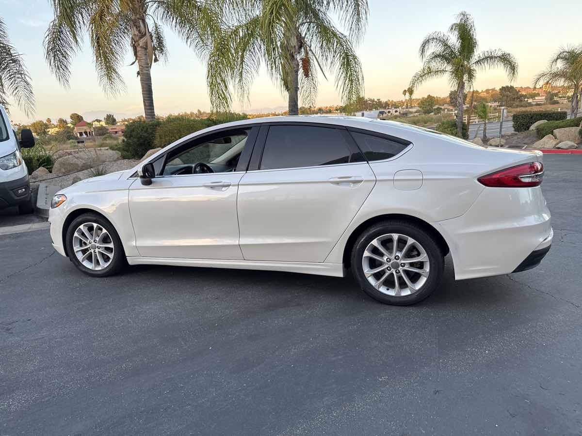 2020 Ford Fusion Hybrid SE photo 12