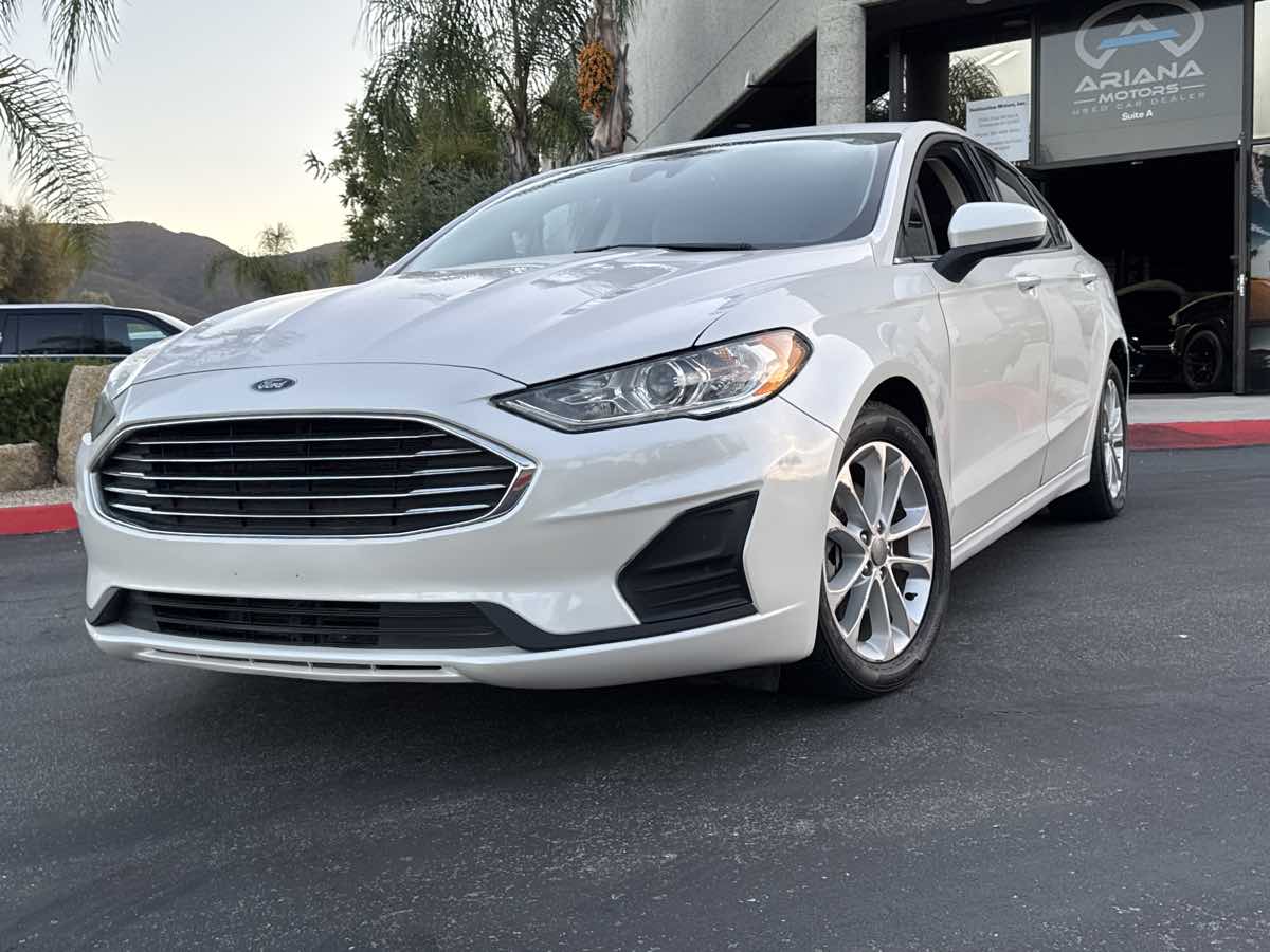 2020 Ford Fusion Hybrid SE photo 2