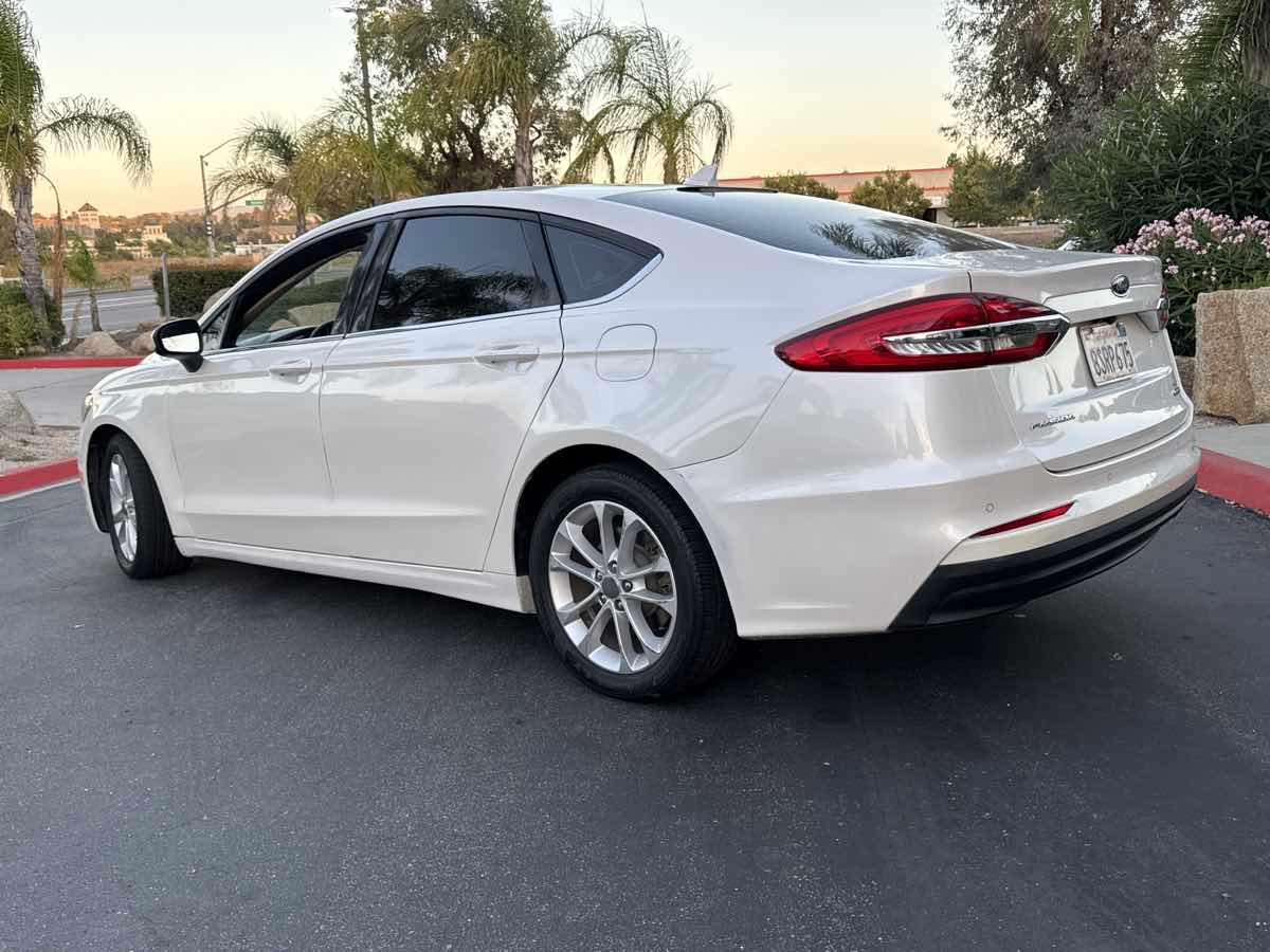 2020 Ford Fusion Hybrid SE photo 10
