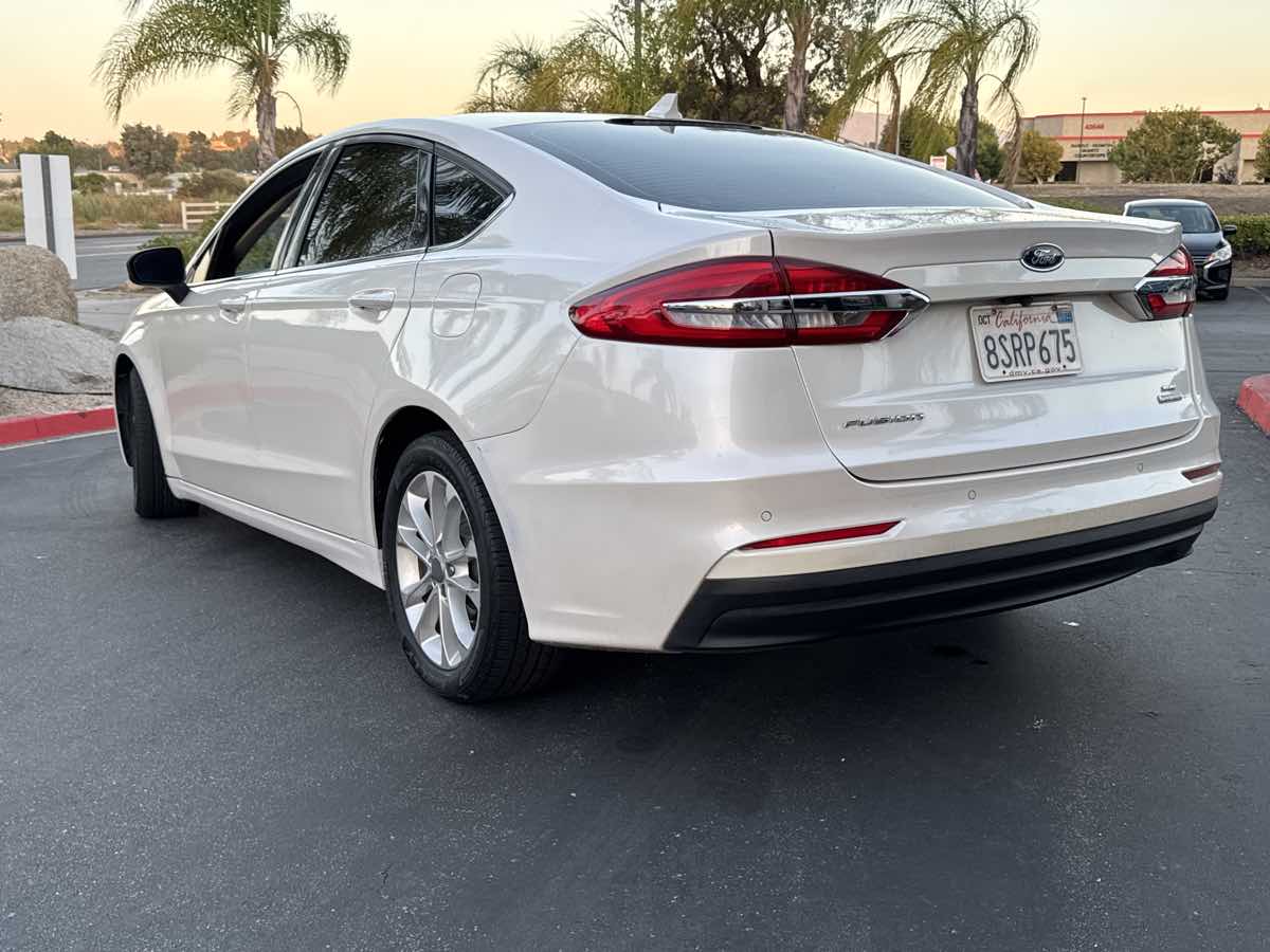 2020 Ford Fusion Hybrid SE photo 16