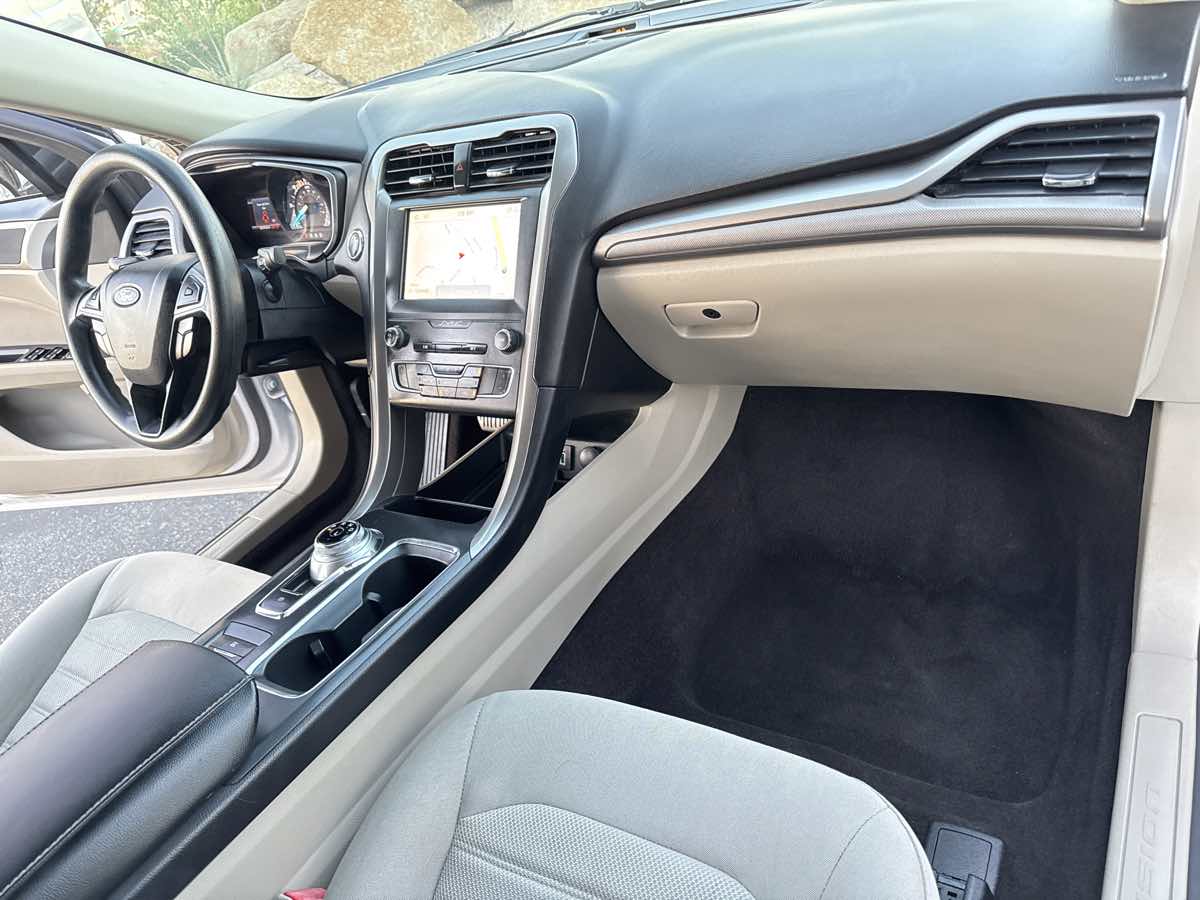 2020 Ford Fusion Hybrid SE photo 18