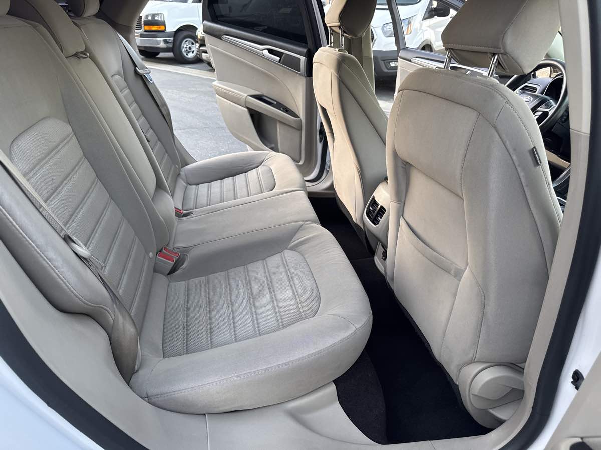2020 Ford Fusion Hybrid SE photo 21