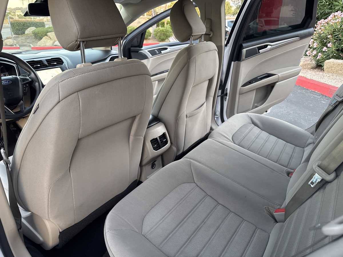 2020 Ford Fusion Hybrid SE photo 22