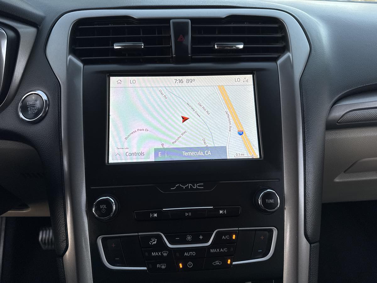 2020 Ford Fusion Hybrid SE photo 23