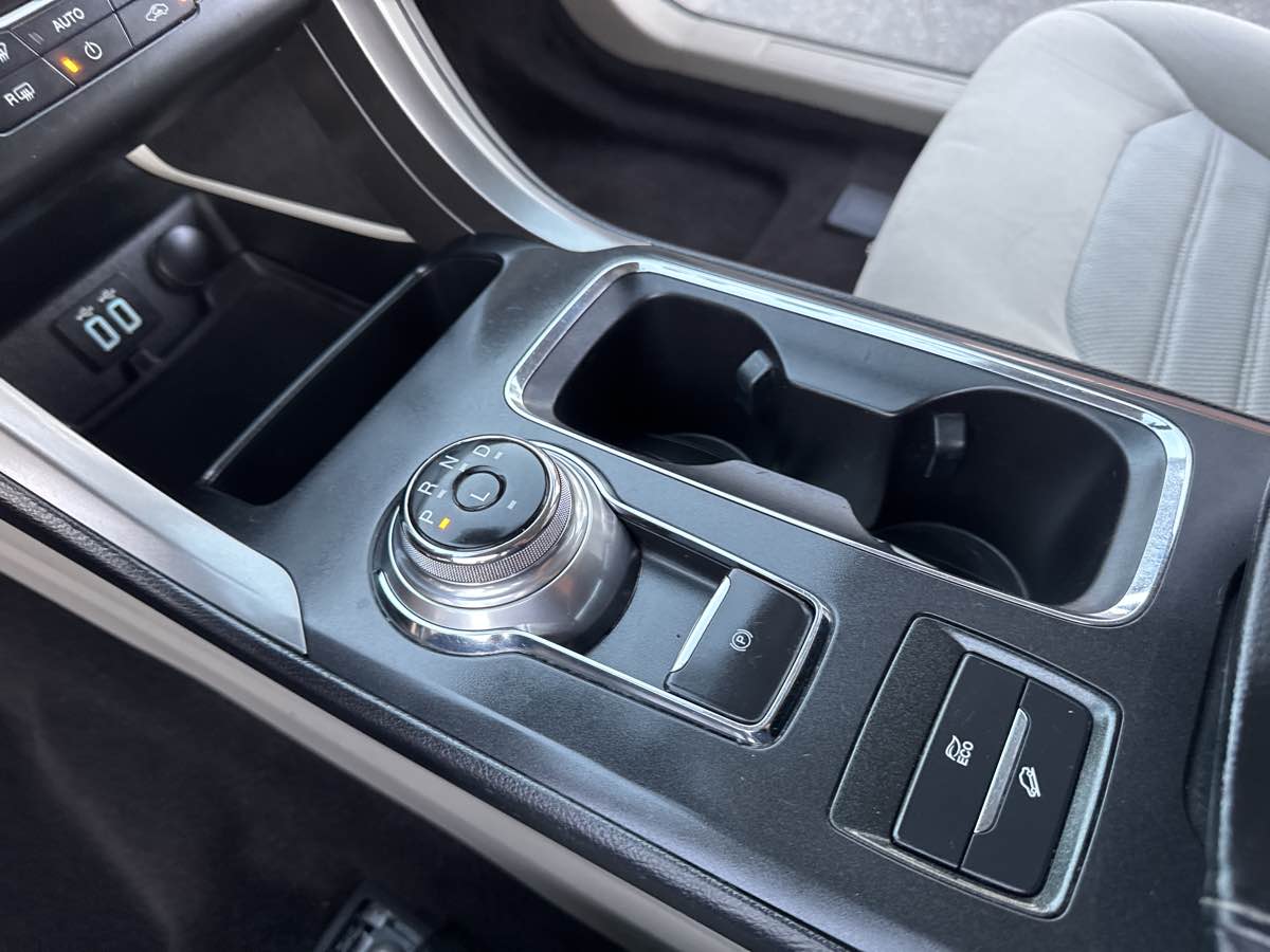 2020 Ford Fusion Hybrid SE photo 25